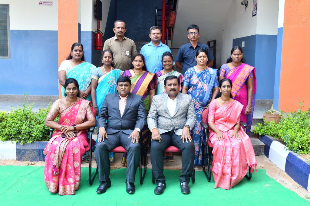 Sree Vidyanikethana school teacher faculty and leadership team group photo